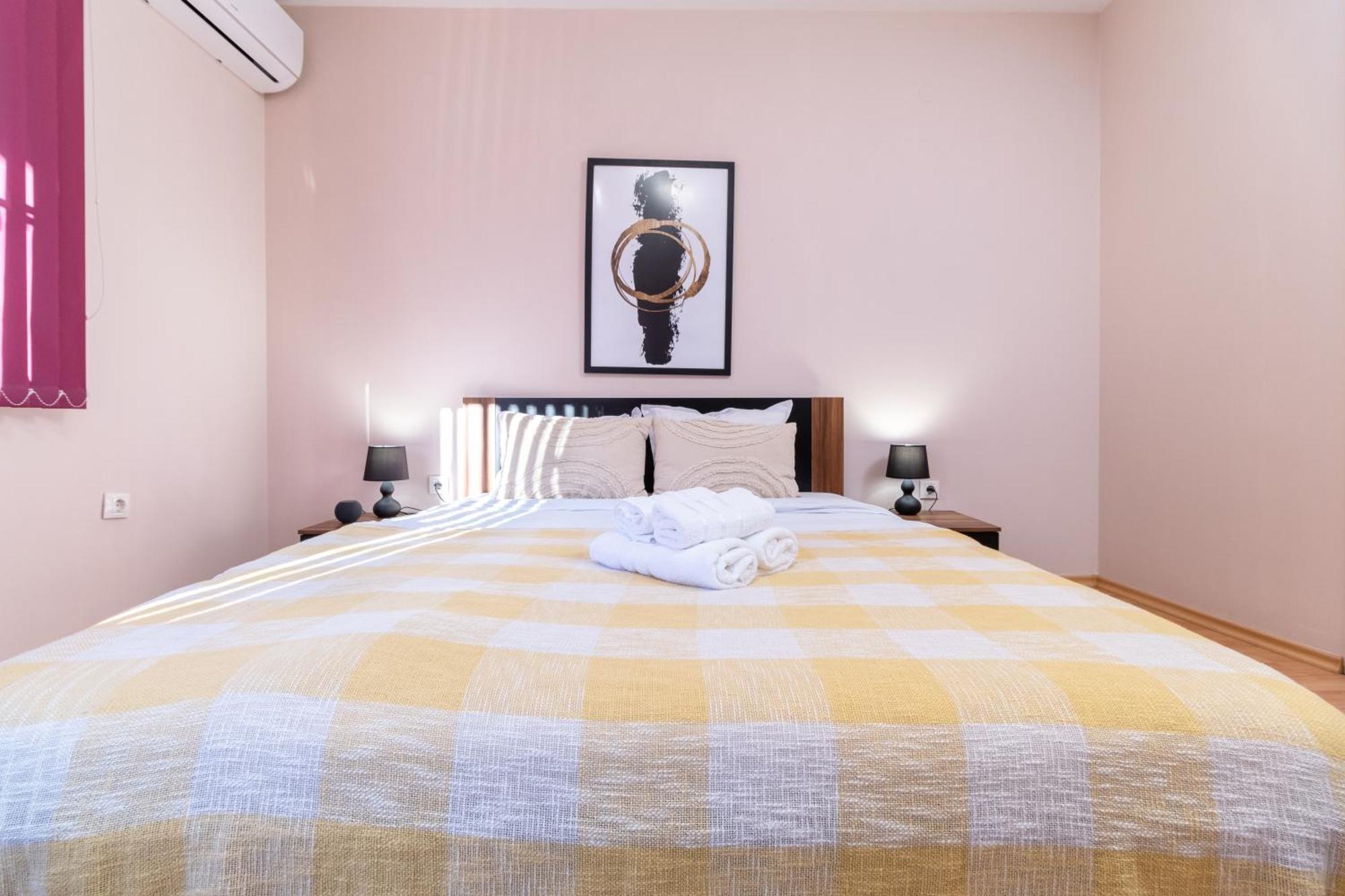 Comfortable 2Br Urban Getaway In City Center Пловдив Экстерьер фото