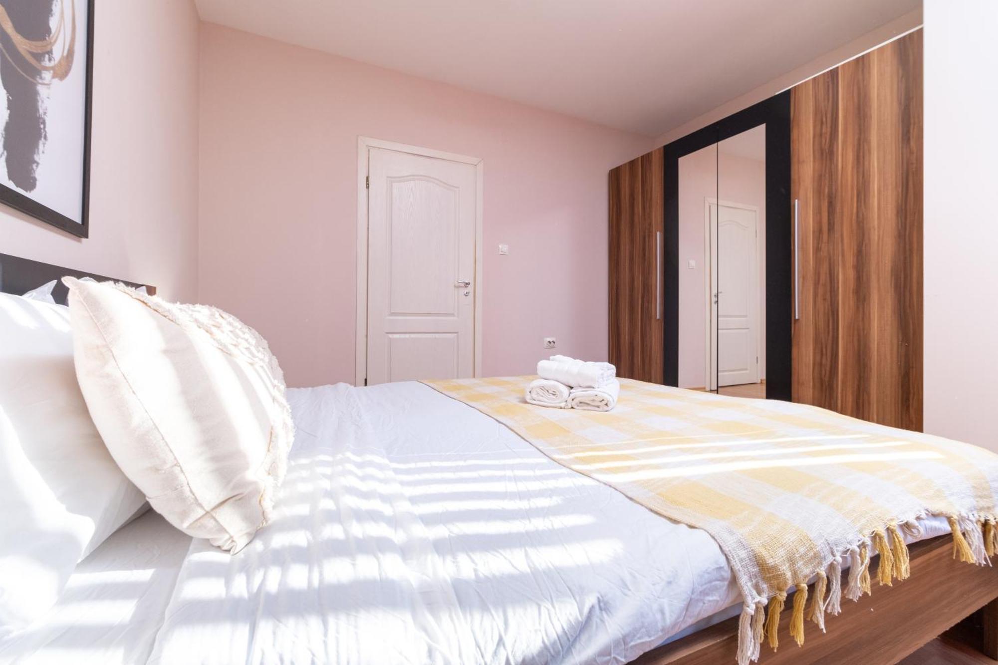 Comfortable 2Br Urban Getaway In City Center Пловдив Экстерьер фото